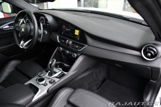 Alfa Romeo Giulia 2.0T VELOCE PANO AT8-Q4 2 2024