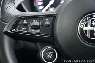 Alfa Romeo Giulia 2.0T VELOCE PANO AT8-Q4 2 2024