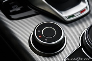 Alfa Romeo Giulia 2.0T VELOCE PANO AT8-Q4 2 2024