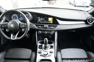 Alfa Romeo Giulia 2.0T VELOCE PANO AT8-Q4 2 2024