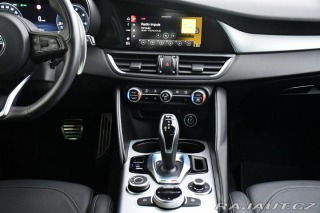 Alfa Romeo Giulia 2.0T VELOCE PANO AT8-Q4 2 2024