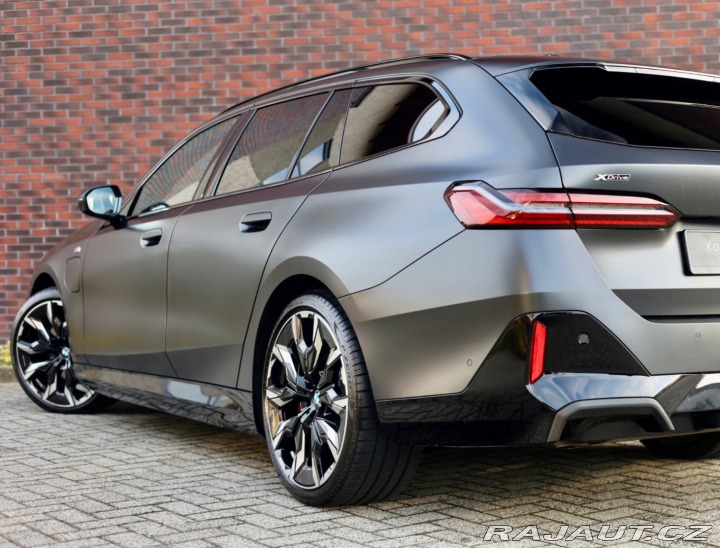 BMW 5 Touring  550e  xDrive M S 2025