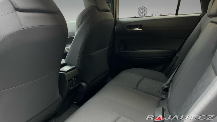 Toyota Corolla Cross 1,8 Hybrid e-CVT Style 2025