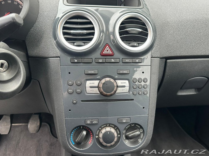 Opel Corsa 1.4i, 74KW, VYHŘ. SEDADLA 2013