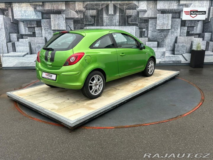 Opel Corsa 1.4i, 74KW, VYHŘ. SEDADLA 2013