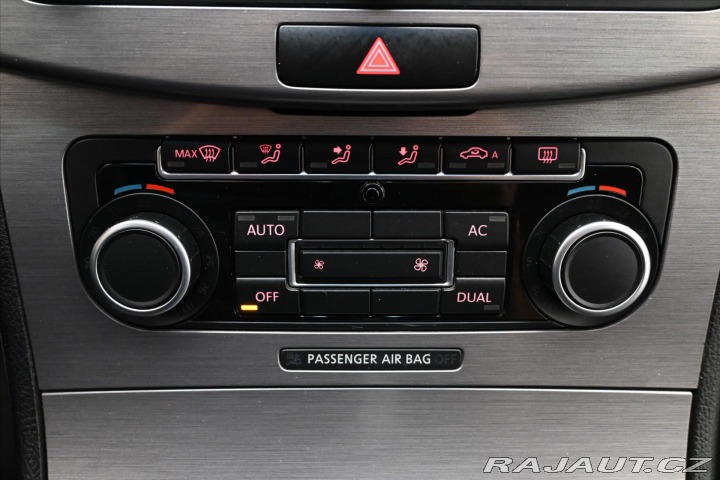Volkswagen Passat 1,6 TDI 77 kW Navi Záruka 2011