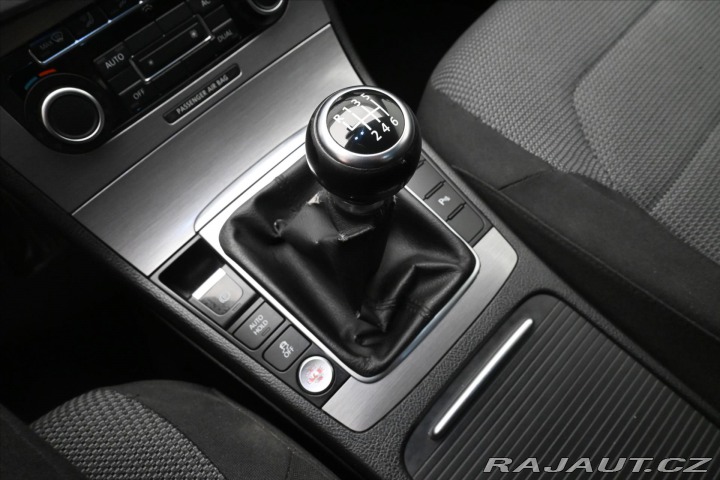 Volkswagen Passat 1,6 TDI 77 kW Navi Záruka 2011