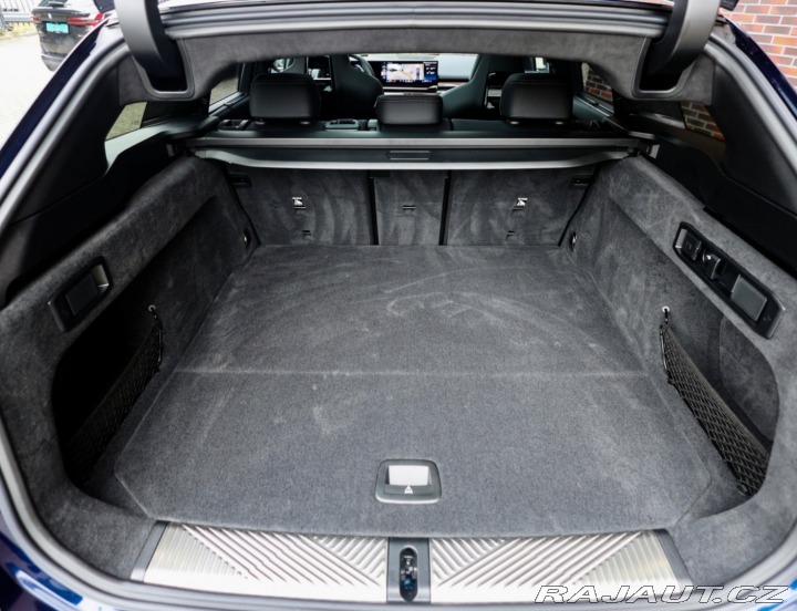 BMW 5 Touring  550e  xDrive M S 2025