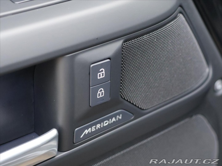 Land Rover Defender 5,0 110 P425 X-DYNAMIC CZ 2025