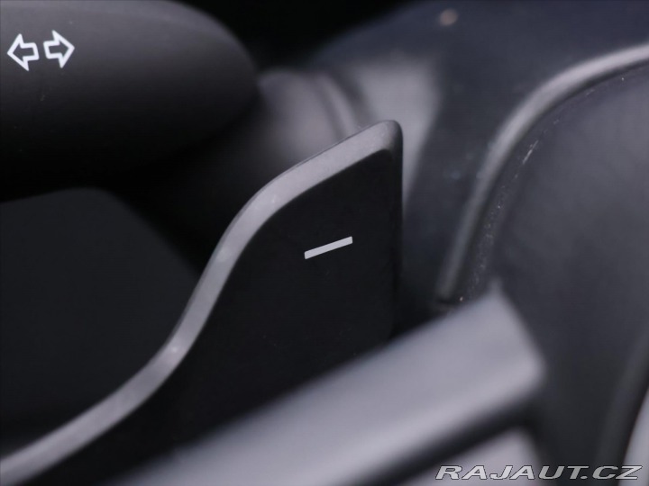 Toyota Corolla 2,0 HEV CZ Executive Spor 2024