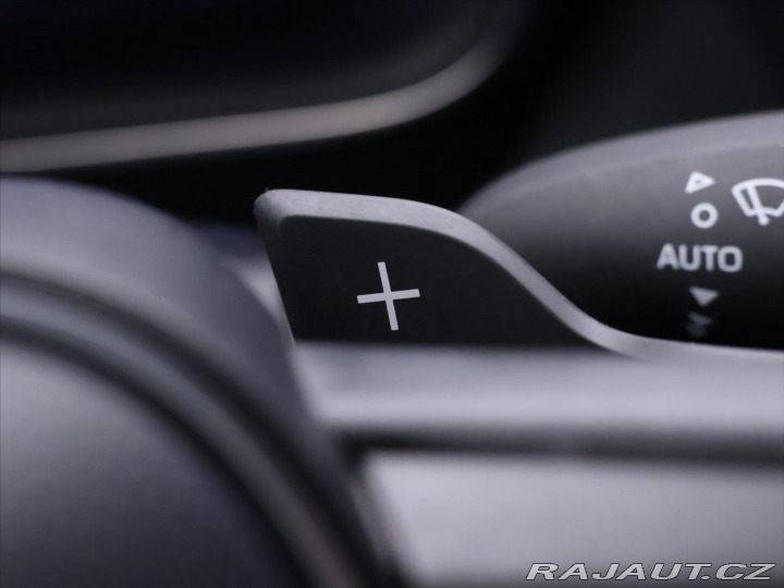 Toyota Corolla 2,0 HEV CZ Executive Spor 2024