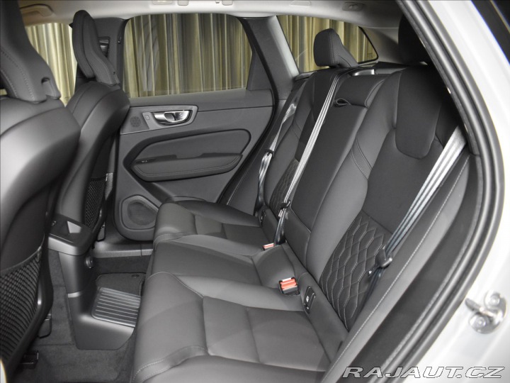 Volvo XC60 2,0 T6  Plus Dark 2025