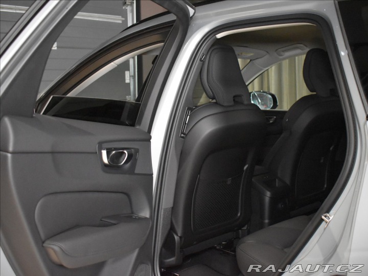 Volvo XC60 2,0 T6  Plus Dark 2025