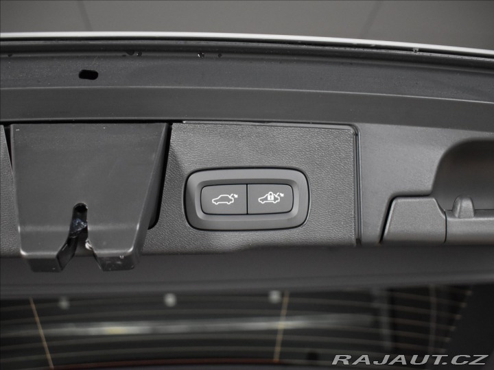 Volvo XC60 2,0 T6  Plus Dark 2025