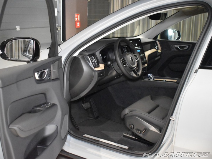 Volvo XC60 2,0 T6  Plus Dark 2025