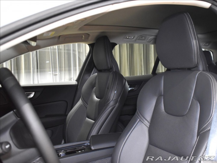 Volvo V60 2,0 B4  Ultra Dark 2025