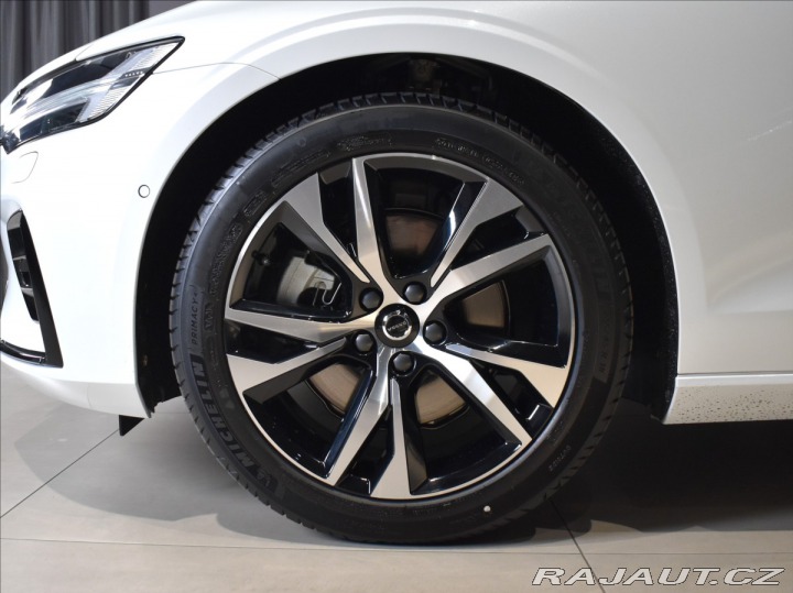 Volvo V60 2,0 B4 Ultra Dark 2025