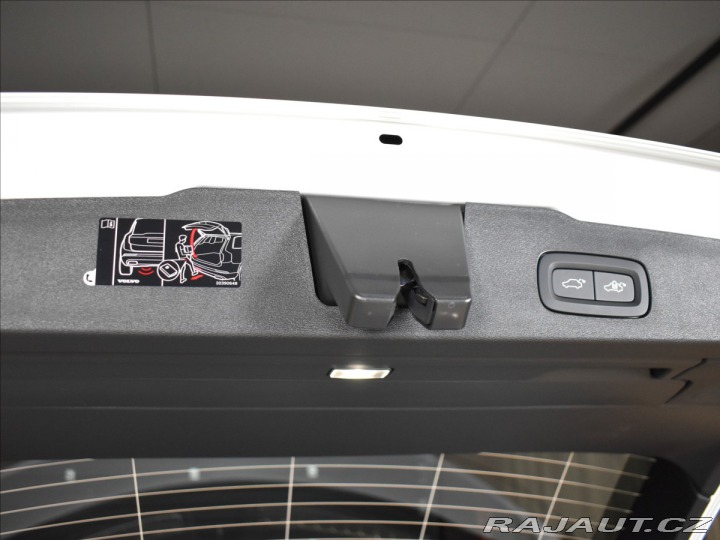 Volvo V60 2,0 B4 Ultra Dark 2025