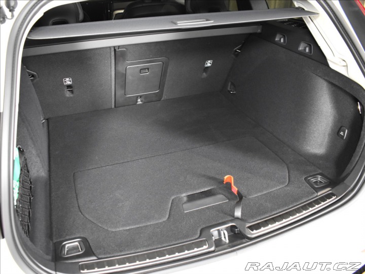 Volvo V60 2,0 B4 Ultra Dark 2025