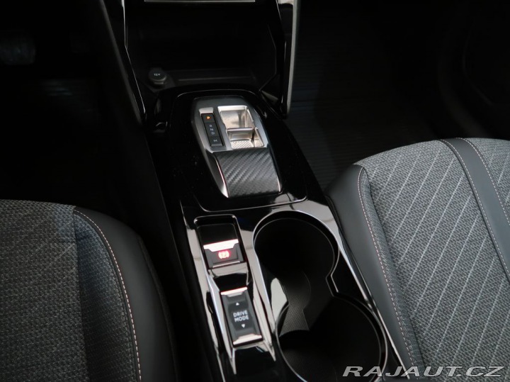 Peugeot 208 1.2HYBRID,CZ,1Maj,ALLURE, 1800