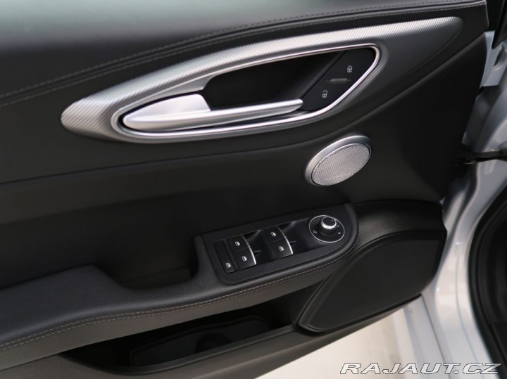 Alfa Romeo Giulia 2.0TURBO,CZ,1Maj,VELOCE,A 1800