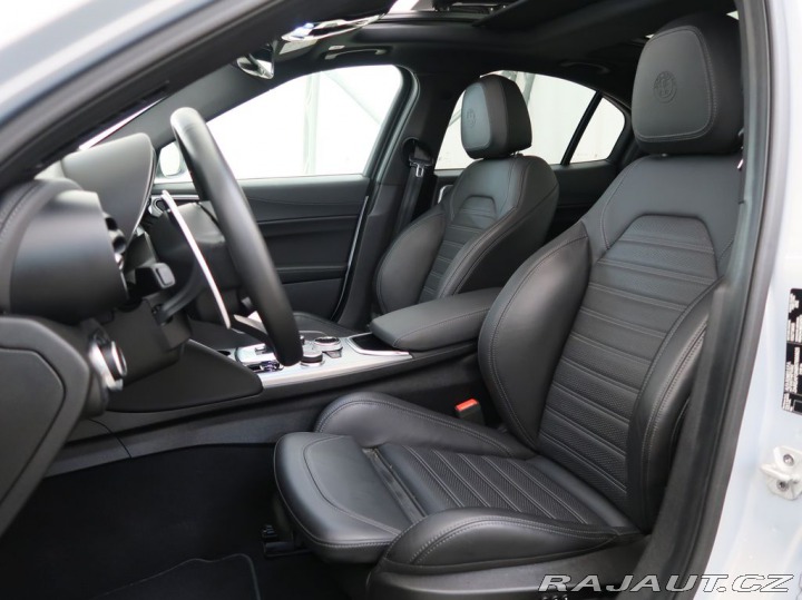 Alfa Romeo Giulia 2.0TURBO,CZ,1Maj,VELOCE,A 1800