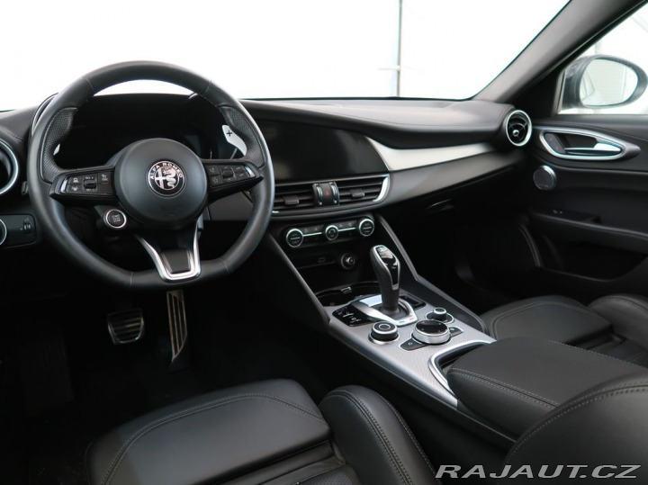 Alfa Romeo Giulia 2.0TURBO,CZ,1Maj,VELOCE,A 1800
