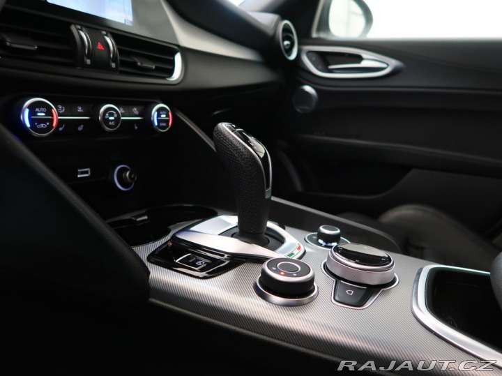 Alfa Romeo Giulia 2.0TURBO,CZ,1Maj,VELOCE,A 1800