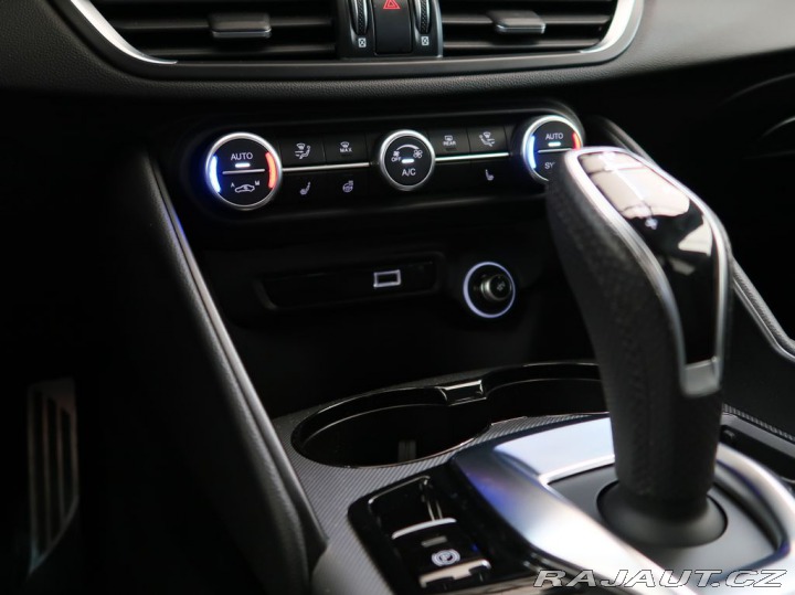 Alfa Romeo Giulia 2.0TURBO,CZ,1Maj,VELOCE,A 1800