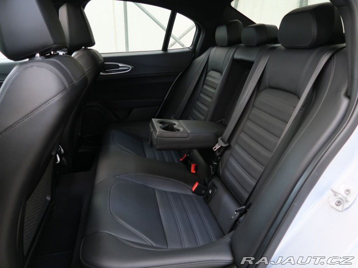 Alfa Romeo Giulia 2.0TURBO,CZ,1Maj,VELOCE,A 1800