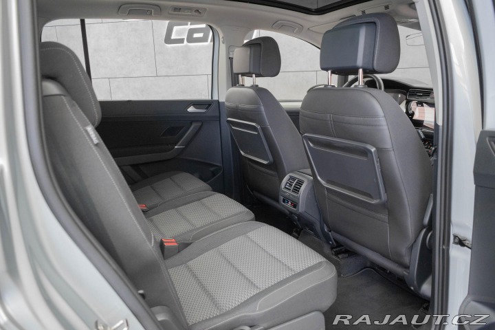 Volkswagen Touran 1.5 TSI DSG*7.MÍST*ACC*ČR 2023