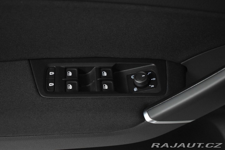 Volkswagen Touran 1.5 TSI DSG*7.MÍST*ACC*ČR 2023