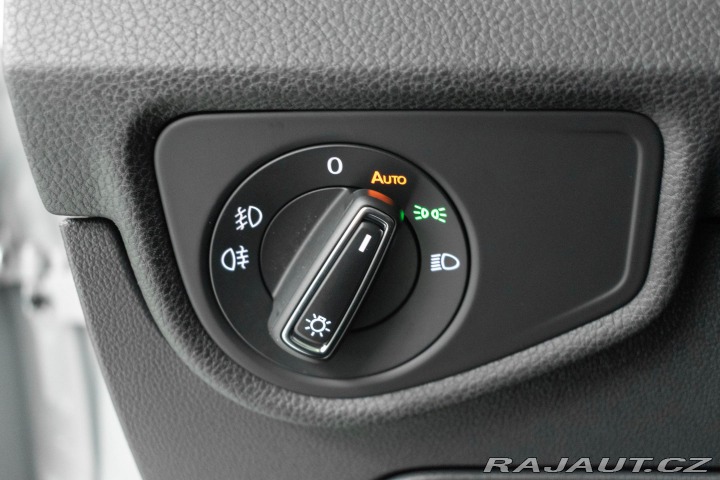 Volkswagen Touran 1.5 TSI DSG*7.MÍST*ACC*ČR 2023