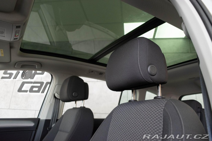 Volkswagen Touran 1.5 TSI DSG*7.MÍST*ACC*ČR 2023