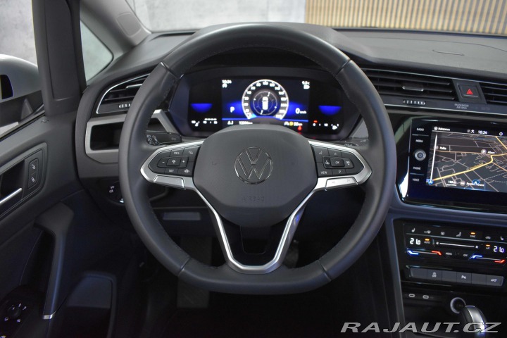 Volkswagen Touran 1.5 TSI DSG*7.MÍST*ACC*ČR 2023