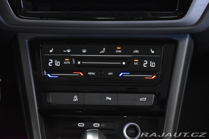 Volkswagen Touran 1.5 TSI DSG*7.MÍST*ACC*ČR 2023