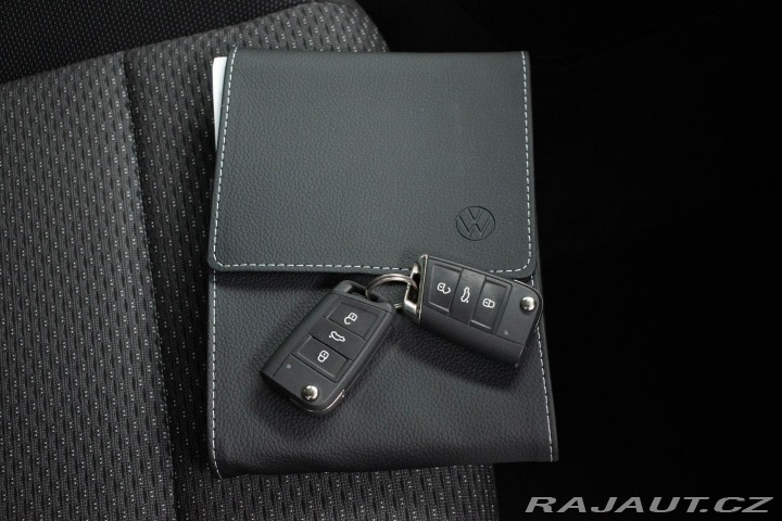 Volkswagen Touran 1.5 TSI DSG*7.MÍST*ACC*ČR 2023