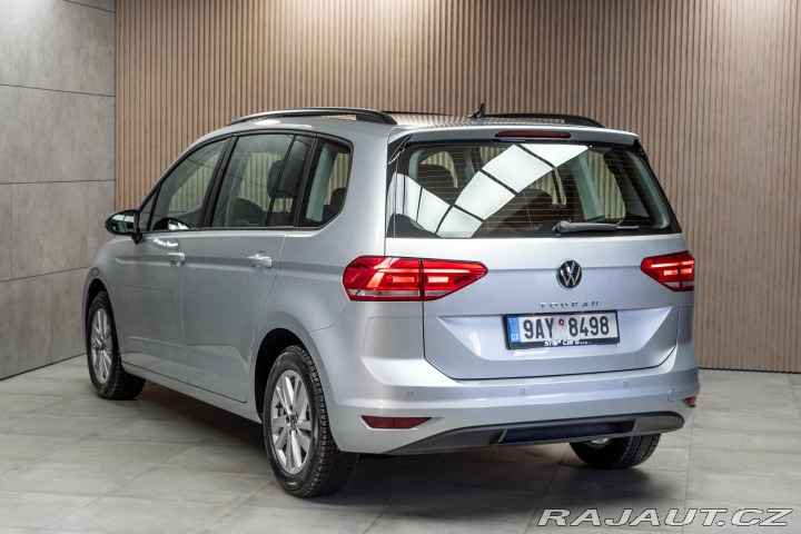 Volkswagen Touran 1.5 TSI DSG*7.MÍST*ACC*ČR 2023