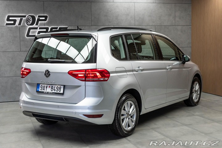 Volkswagen Touran 1.5 TSI DSG*7.MÍST*ACC*ČR 2023