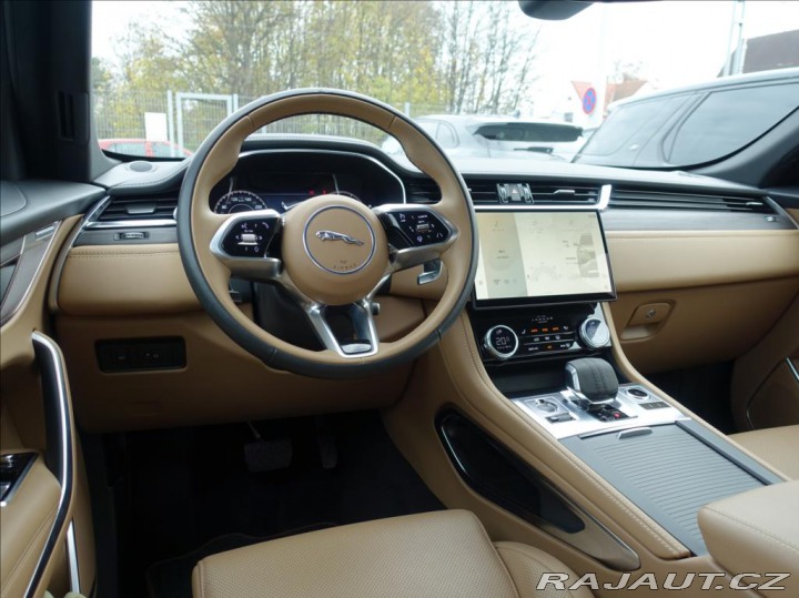 Jaguar F-Pace 2,0 D200 SE,1.Maj,ČR,DPH 2021