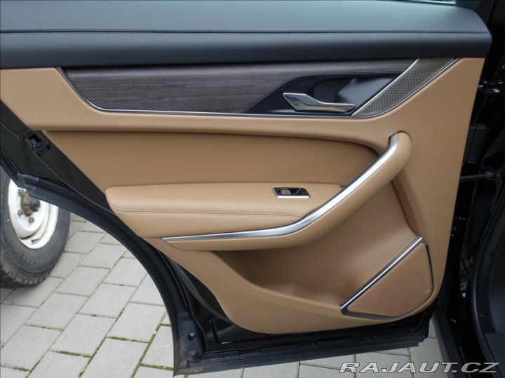 Jaguar F-Pace 2,0 D200 SE,1.Maj,ČR,DPH 2021