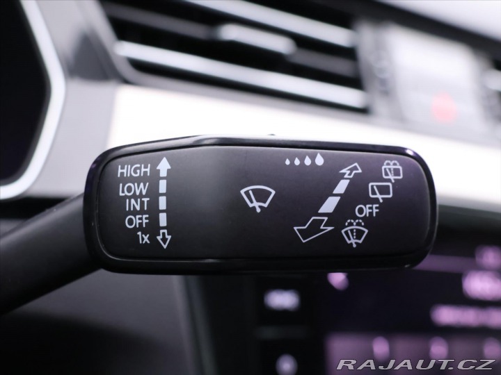 Volkswagen Passat 1,6 TDI DSG Virtual 1.Maj 2020