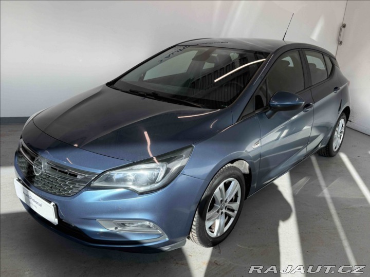 Opel Astra 1,6 CDI 81kW vyhřívaný vo 2016
