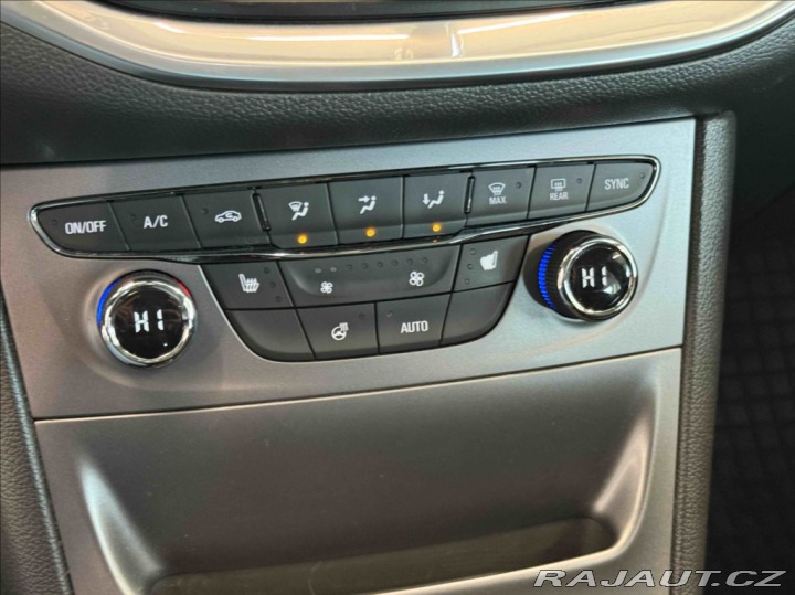 Opel Astra 1,6 CDI 81kW vyhřívaný vo 2016