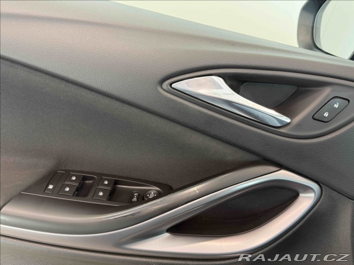 Opel Astra 1,6 CDI 81kW vyhřívaný vo 2016
