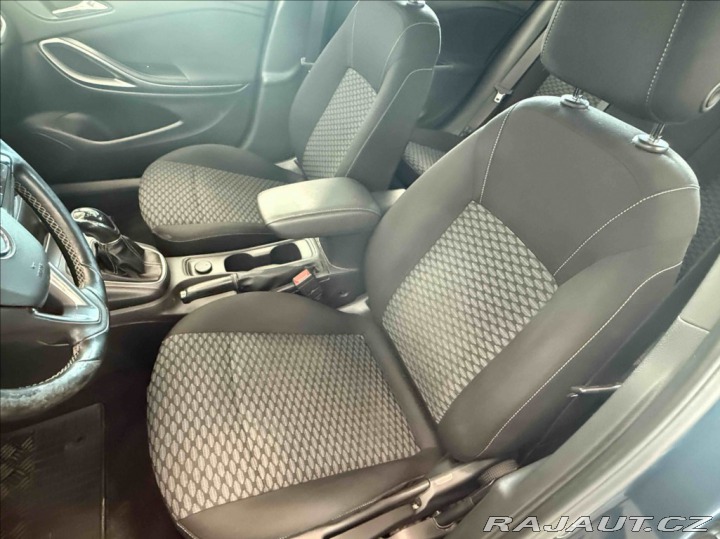 Opel Astra 1,6 CDI 81kW vyhřívaný vo 2016