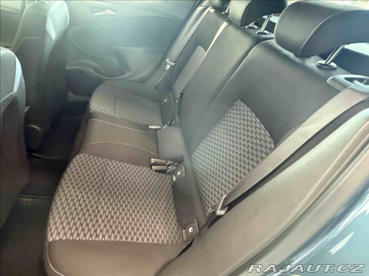 Opel Astra 1,6 CDI 81kW vyhřívaný vo 2016