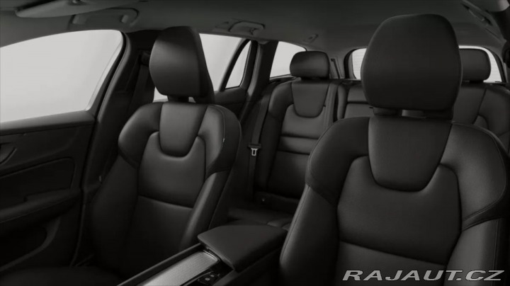 Volvo V60 2,0 B4  Plus dark 2025