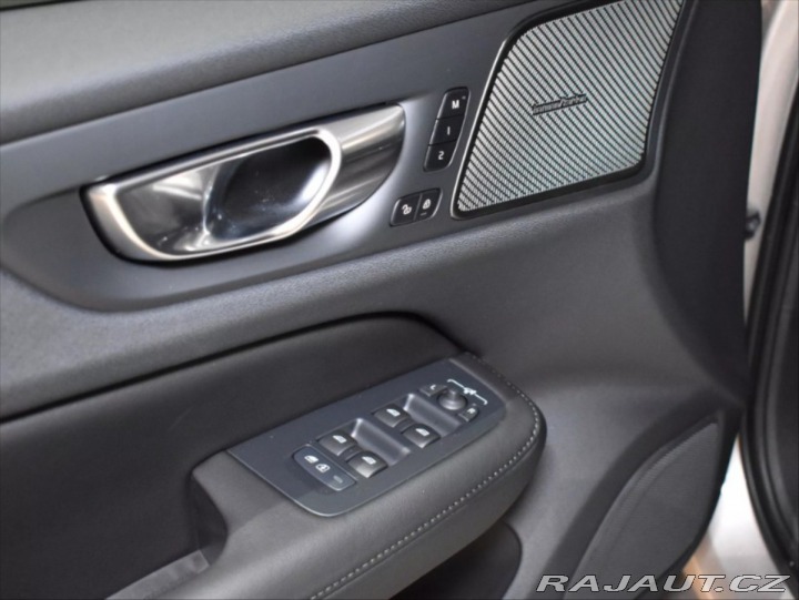 Volvo V60 2,0 B4  Plus Dark 2025