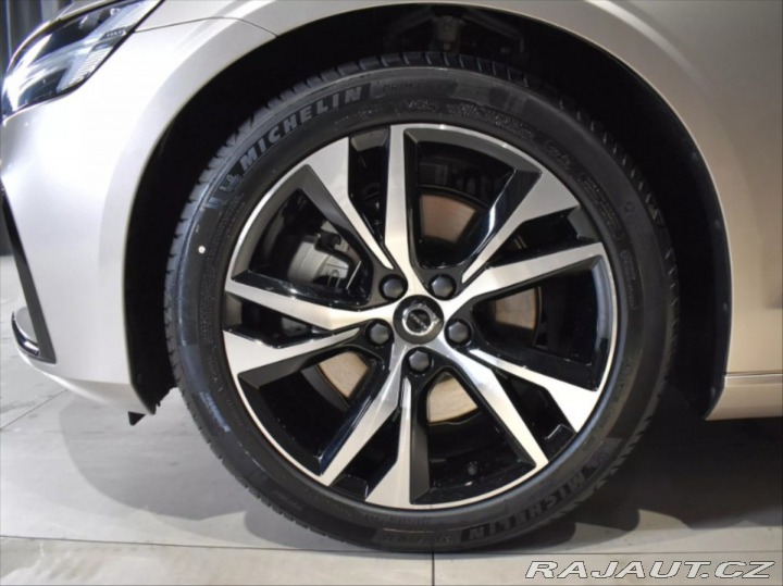 Volvo V60 2,0 B4  Plus Dark 1800